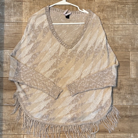 Fringed V-Neck Sweater poncho. Does have sleeves. - Picture 2 of 3